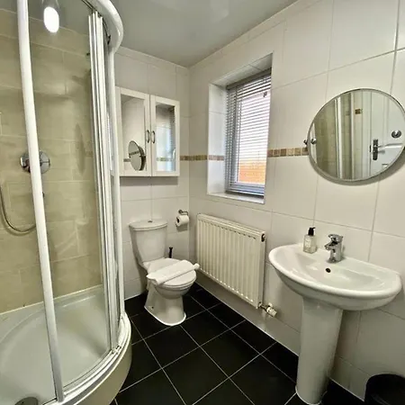 Detached Sleeps 6 With Private Hot Tub *