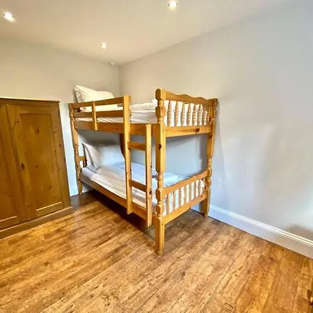 بيت للعطل Detached Sleeps 6 With Private Hot Tub ألفرستون