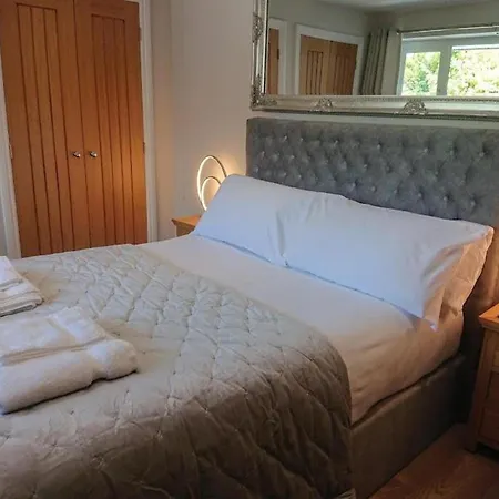 Nyaraló Detached Sleeps 6 With Private Hot Tub *