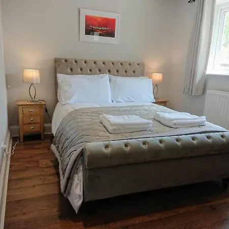 Detached Sleeps 6 With Private Hot Tub Nyaraló Ulverston