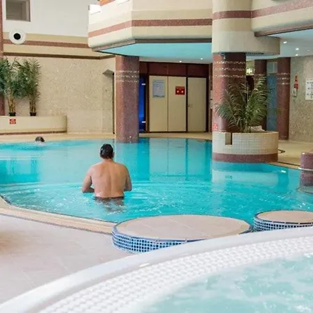 Detached Sleeps 6 With Private Hot Tub