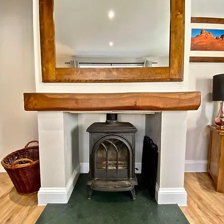 بيت للعطل Detached Sleeps 6 With Private Hot Tub