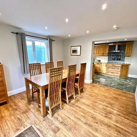 بيت للعطل Detached Sleeps 6 With Private Hot Tub ألفرستون