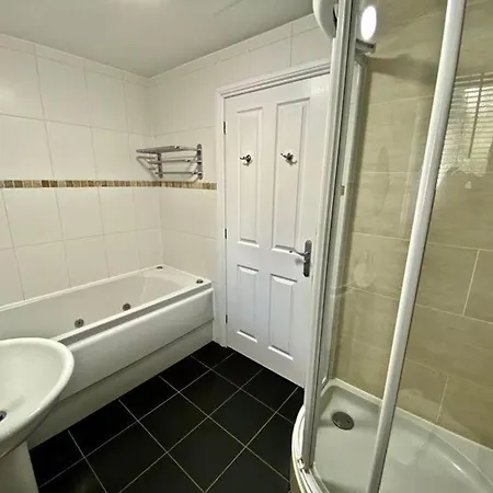 Detached Sleeps 6 With Private Hot Tub Nyaraló