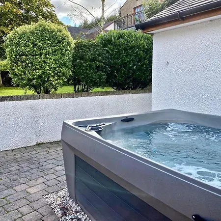 Detached Sleeps 6 With Private Hot Tub